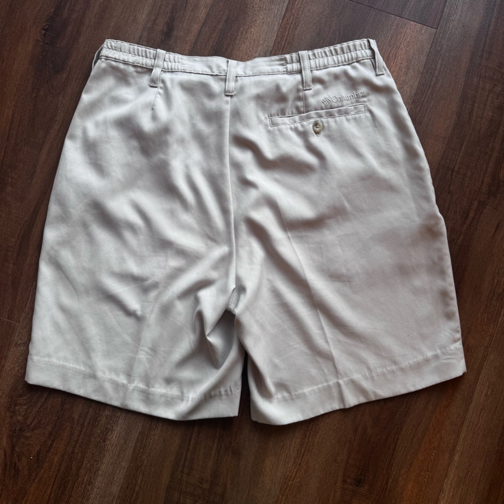 Columbia Women’s White Golf Shorts Size 12 Performance Stretch Casual Summer - Picture 3 of 8
